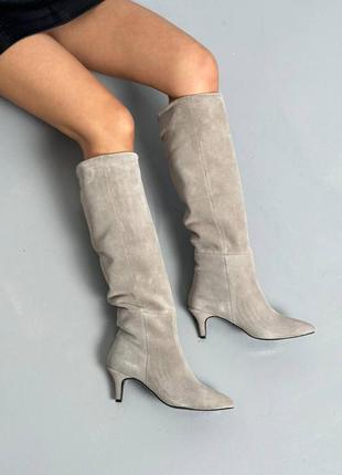Сапоги трубы на каблуке замшевые бежевые зимние