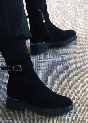 Женские замшевые зимние ботинки