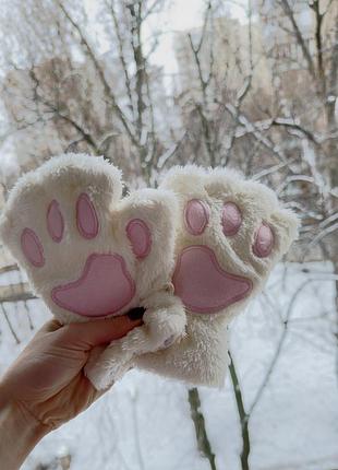 Милые пушистые варежки “кошачьи лапки” с розовыми подушечками
