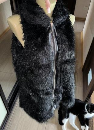 Меховая жилетка теплая на молнии шубка