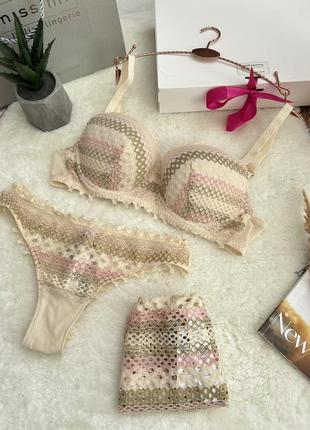 Красивый комплект белья intimissimi из коллекции breathtaking lace.