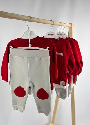 Костюм червоний з білими штанами