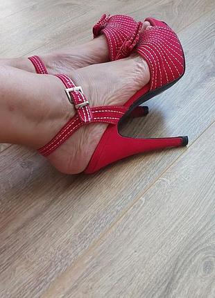 Жіночі босоніжки