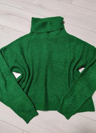 Чудовий светрик з коміром