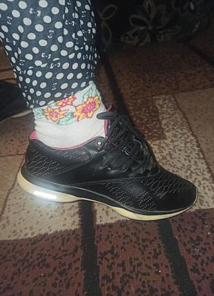 Жіночі шкіряні кросівки reebok easy tone 39