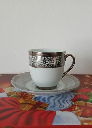 Фарфоровые чашки/ в наличии 5 чашек и 5 тарелок