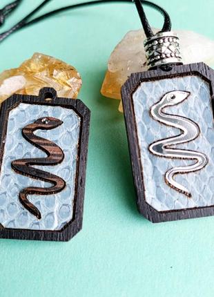 Кулон ручной работы змея