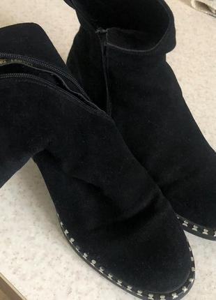 Натуральные замшевые ботинки