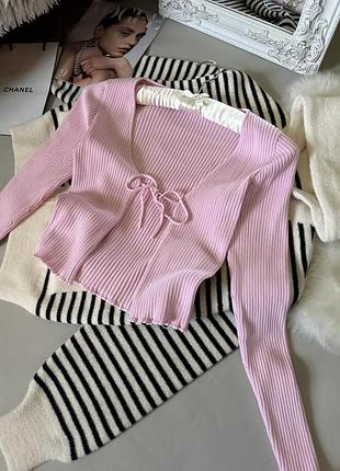 Красивая женская кофточка