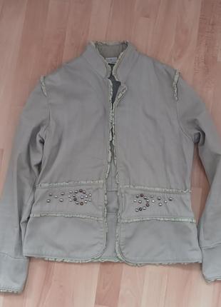 Приталенный пиджак с заклепками