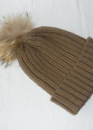 Шапка с отворотом объемной вязки