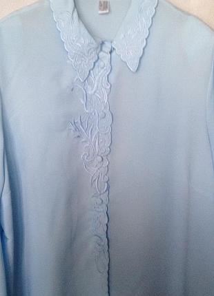 Нежно голубая блуза  с вышивкой anna carina