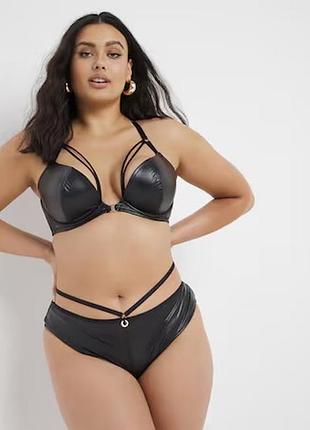 Бюстгальтер под кожу