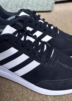 Кросівки adidas р.44(43) оригінал