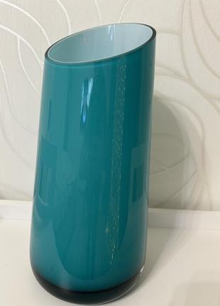 Ваза стеклянная бирюзового цвета