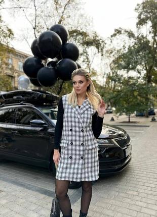 Сукня жилетка твідова в клітинку на гудзиках оверсайз якісна стильна молочна чорна