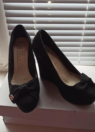 Туфлі замш танкетка