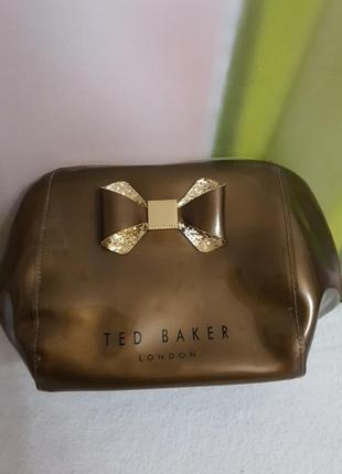 Очень красивая каркасная косметичка ted baker