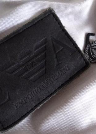 Брендірована кожана шкіряна нашивка emporio armani та металічний аксесуар