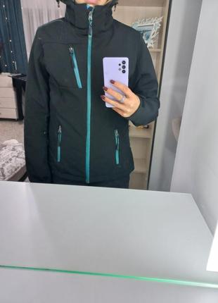 Зимова куртка на флісові підкладці.