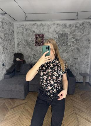 Нежное цветочное боди футболка
