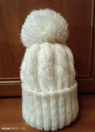 Шапка с бубоном акриловая
