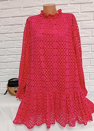 Красивое платье перфорация с вышивкой