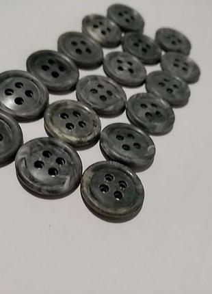 17 штук пуговиц. продаются всё вместе.