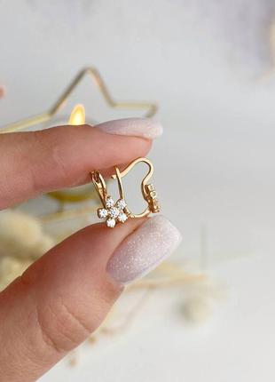 Невероятно нежные серьги с фианитом подойдут для маленьких девочек