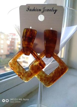 Крутые каремельные геометрические серьги