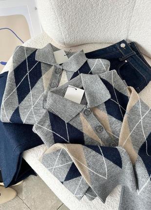 Женский укороченный свитер поло с ромбиками