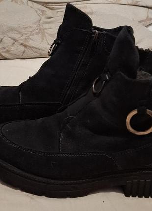 Замшевые ботинки, зимняя обувь.
сапожки