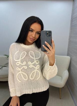 Жіночий вʼязаний білий светр