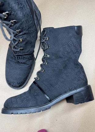 Принтовані черевики stuart weizman лого принт