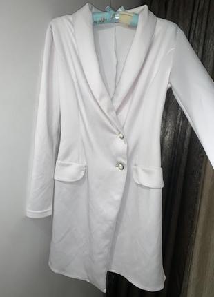 Платье-пиджак 42-44 размер белый