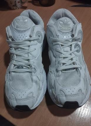 Кроссовки от adidas