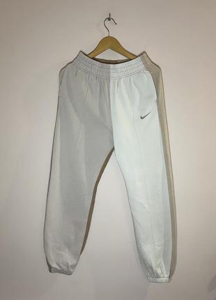 Спортивні штани nike жіночі утеплені бежеві джогери