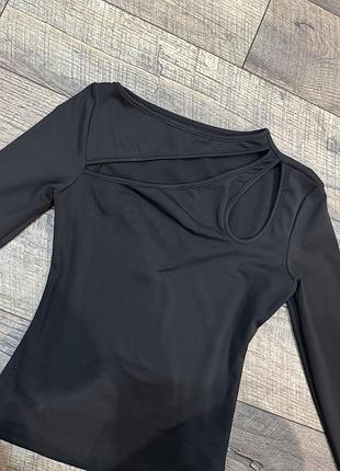 Лонгслив с вырезами