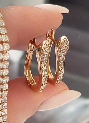 Серьги медсплав медзолото фианиты камушки белые и зеленые, змеи змеи змей