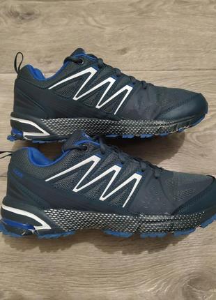 Трекинговые кроссовки