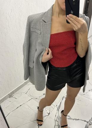 Шорты из эко-кожи под питона