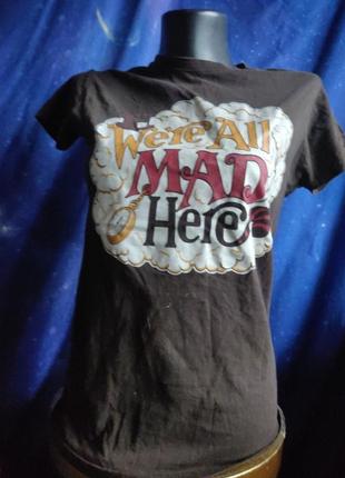 Прикольна футболка з принтом в стилі аліси в дивосвіті капелюшник