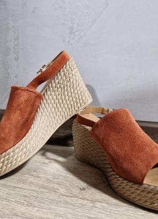 Замшевые босоножки