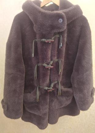 Жіноча шубка.