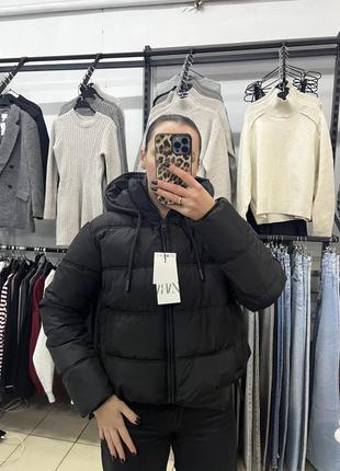 Тепла коротка чорна куртка пуховик zara s 36