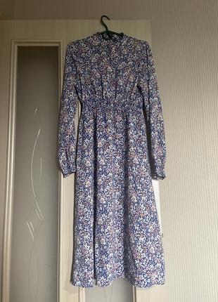 Сукня у квіточку