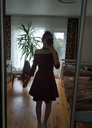 Красное платье