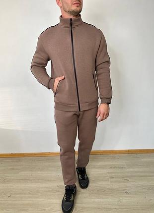 Спортивный мужской костюм