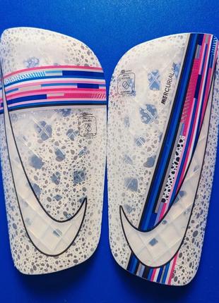 Футбольные щитки nike mercurial lite