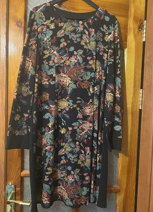 Платье трикотаж в цветах имитация вышивка